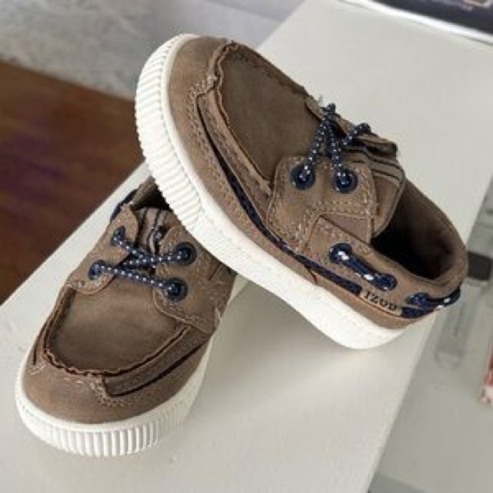 Izod Tan Boat Shoes with Blue Laces size 1